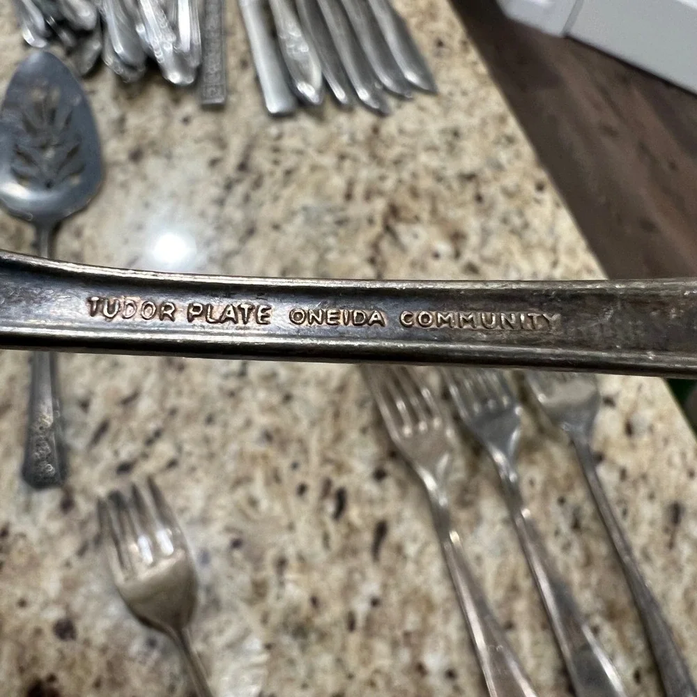 Wm. Rogers & Son mixed lot